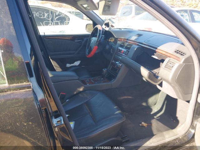 2001 MERCEDES-BENZ E-CLASS WDBJF82J91X058493 Photo 4
