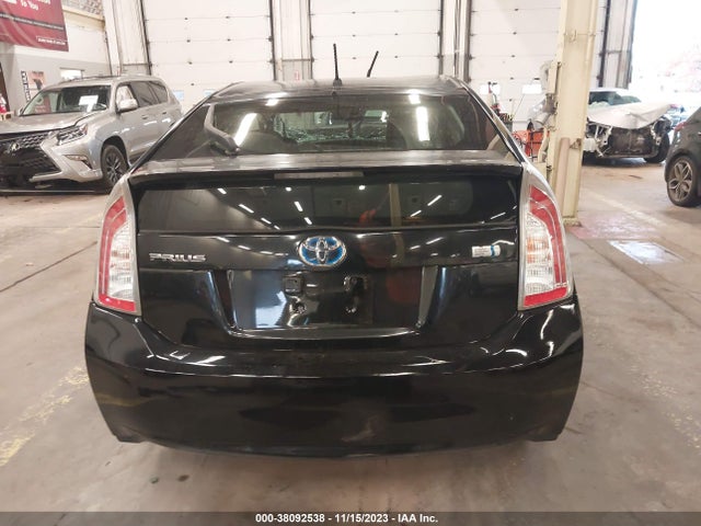 Toyota Prius Two 2014 JTDKN3DU8E1821891 Image 16