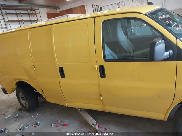 Chevrolet Express 2500 Work Van 2019 1GCWGAFP8K1245206 Image 13