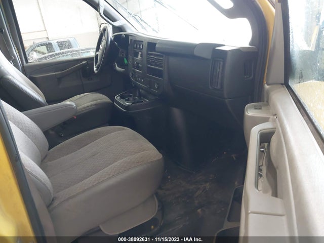 Chevrolet Express 2500 Work Van 2019 1GCWGAFP8K1245206 Image 5