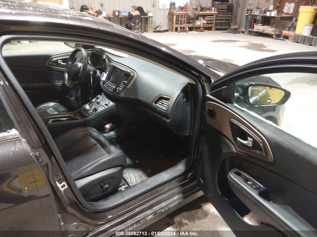 1C3CCCEG9FN678497 Chrysler 200 C