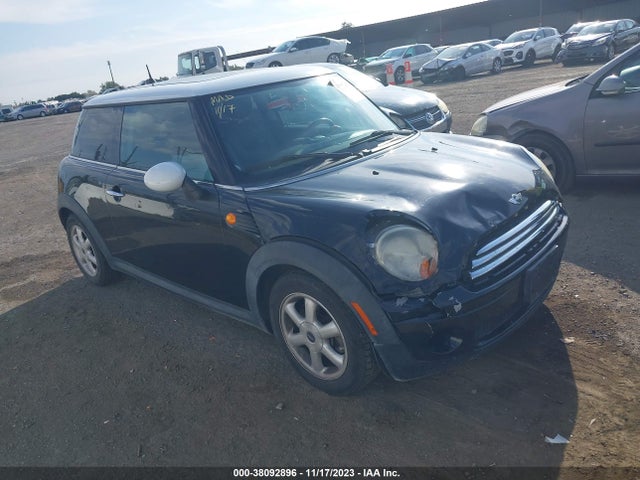 2010 MINI COOPER WMWMF3C59ATZ24863 Photo 0