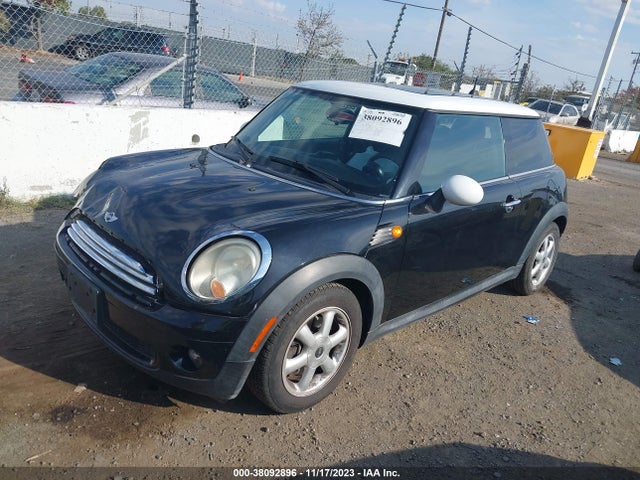 2010 MINI COOPER WMWMF3C59ATZ24863 Photo 1