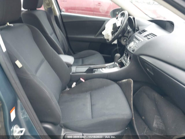 2011 MAZDA MAZDA3 I SPORT VIN: JM1BL1UFXB1393927