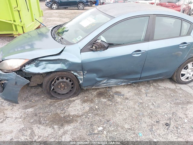 2011 MAZDA MAZDA3 I SPORT VIN: JM1BL1UFXB1393927