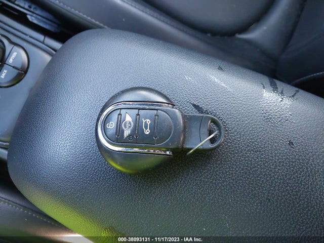 2017 MINI COUNTRYMAN WMZYV5C35H3B75610 Photo 9