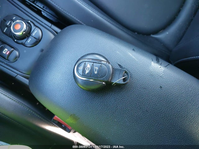 2017 MINI COUNTRYMAN WMZYV5C35H3B75610 Photo 10