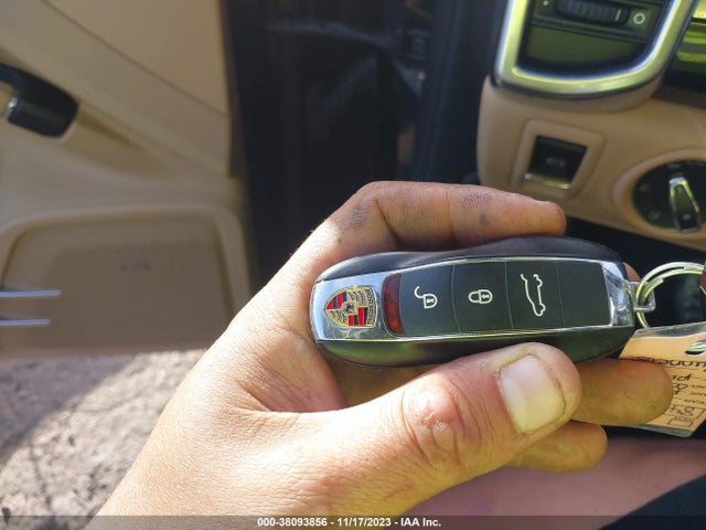 2017 PORSCHE CAYENNE WP1AB2A26HLA50145 Photo 10