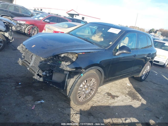 2017 PORSCHE CAYENNE WP1AB2A26HLA50145 Photo 1