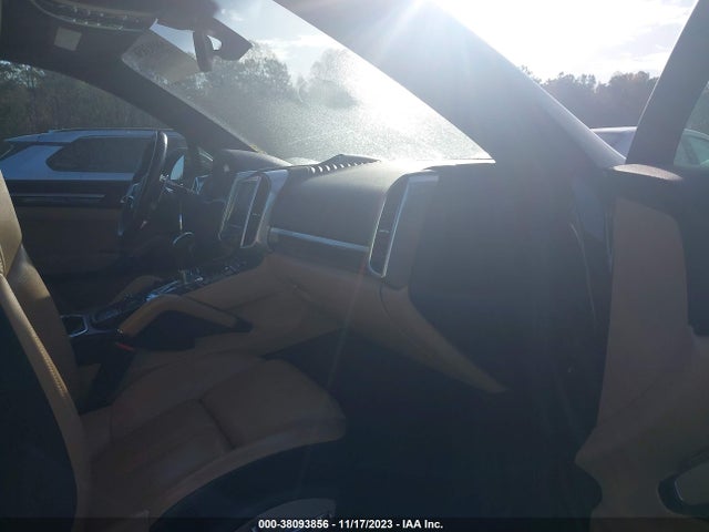 2017 PORSCHE CAYENNE WP1AB2A26HLA50145 Photo 4