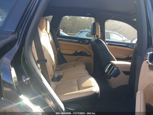 2017 PORSCHE CAYENNE WP1AB2A26HLA50145 Photo 7