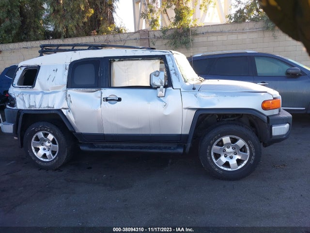 2007 TOYOTA FJ CRUISER VIN: JTEBU11F270073804