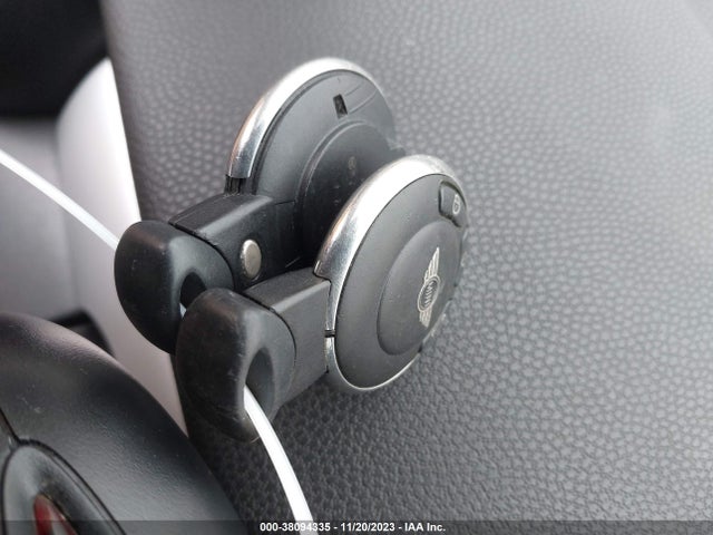 2011 MINI COOPER WMWSU3C50BT094109 Photo 10