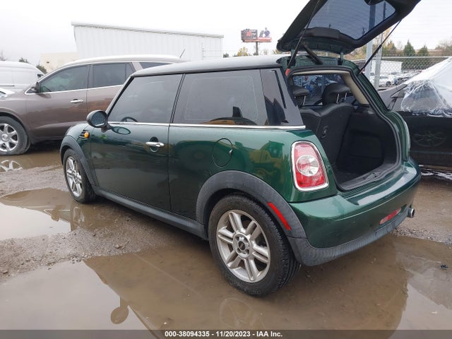 2011 MINI COOPER WMWSU3C50BT094109 Photo 2