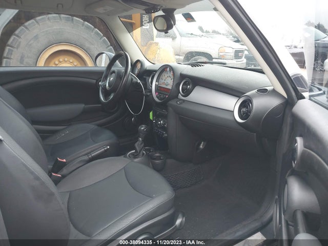 2011 MINI COOPER WMWSU3C50BT094109 Photo 4