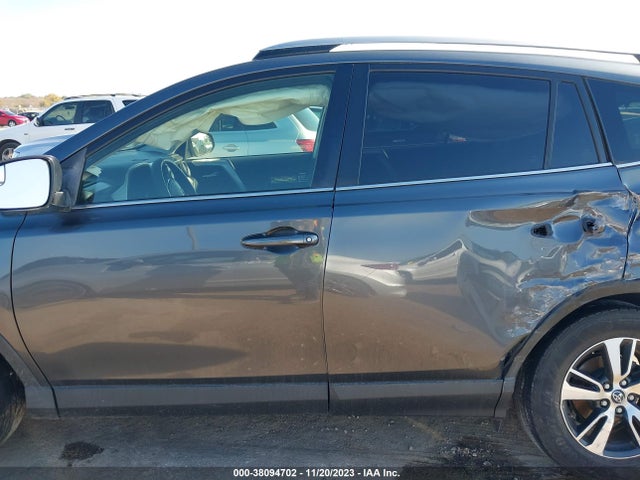 Toyota Rav4 Xle 2017 JTMWFREV9HD102466 Image 13