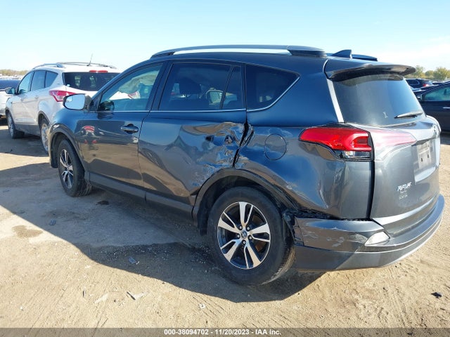 Toyota Rav4 Xle 2017 JTMWFREV9HD102466 Image 3