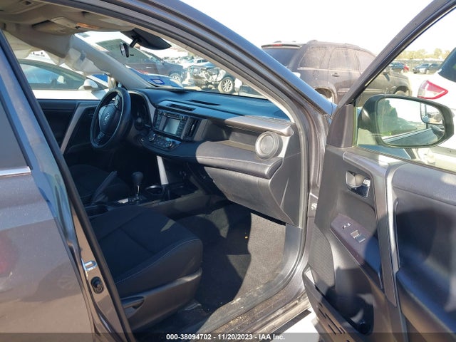 Toyota Rav4 Xle 2017 JTMWFREV9HD102466 Image 5