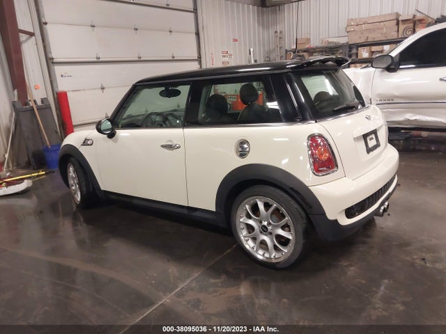2008 MINI COOPER S WMWMF73598TT91432 Photo 2
