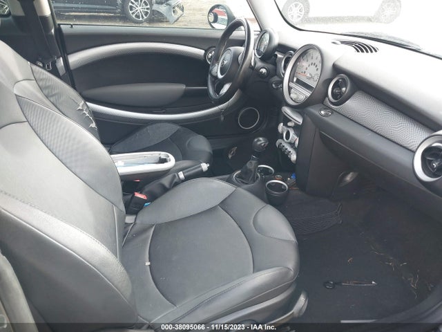 2009 MINI COOPER HARDTOP WMWMF73589TW83025 Photo 4