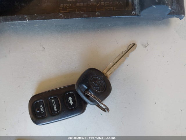 2000 TOYOTA AVALON XLS VIN: 4T1BF28B4YU079049
