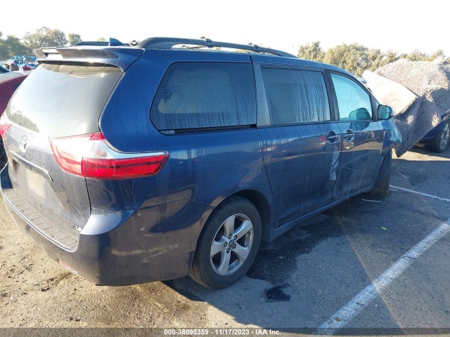 2018 TOYOTA SIENNA LE 8 PASSENGER VIN: 5TDKZ3DC6JS941939
