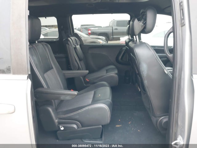 2C4RC1HG2FR520575 Chrysler Town & Country S