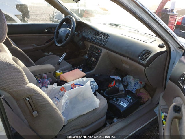 1995 HONDA ACCORD EX VIN: 1HGCD7257SA037595