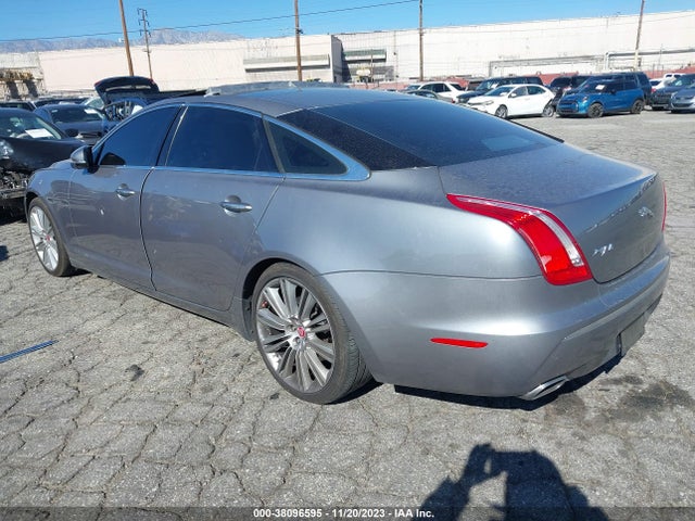 2011 JAGUAR XJ SAJWA2GB0BLV09714 Photo 2