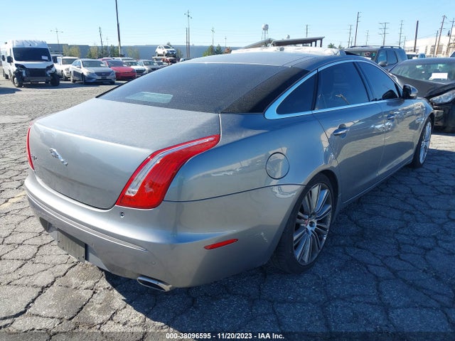 2011 JAGUAR XJ SAJWA2GB0BLV09714 Photo 3