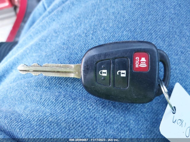 Toyota RAV4 LE 2017 2T3ZFREV0HW348807 Image 11