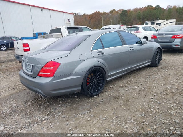 2011 MERCEDES-BENZ S 550 VIN: WDDNG7BB3BA403076