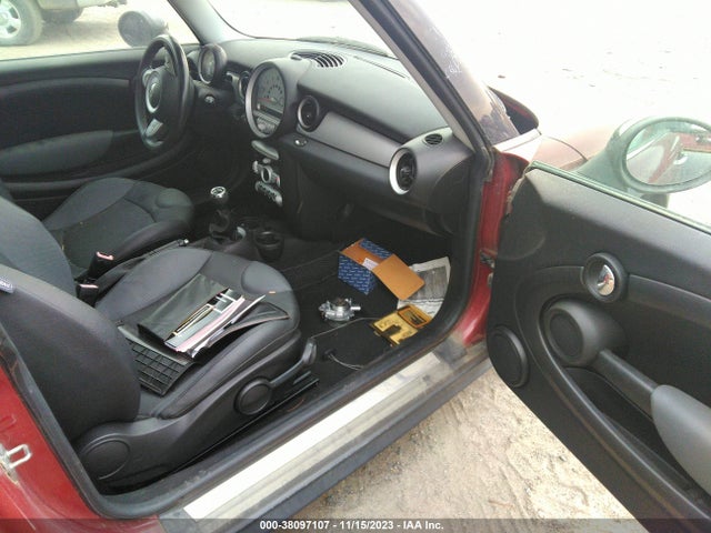 2009 MINI COOPER WMWMF33519TU74007 Photo 4