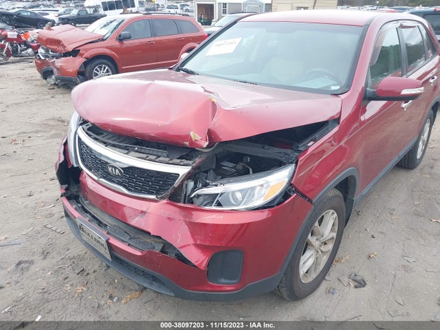 2015 KIA SORENTO LX VIN: 5XYKT3A60FG555506