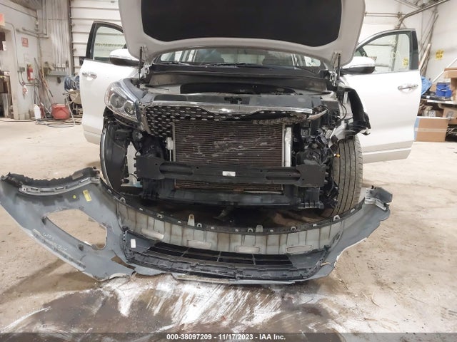 2016 KIA SORENTO 3.3L SX VIN: 5XYPKDA55GG140124
