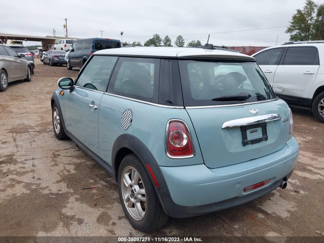 2012 MINI COOPER WMWSU3C55CT542636 Photo 2