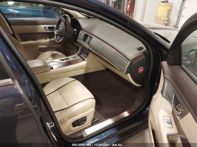 2015 JAGUAR XF SAJWJ0FF9F8U67755 Photo 4