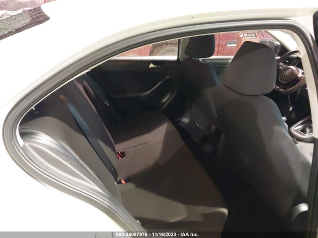 3VW267AJ2GM285828 Volkswagen Jetta 1.4t S