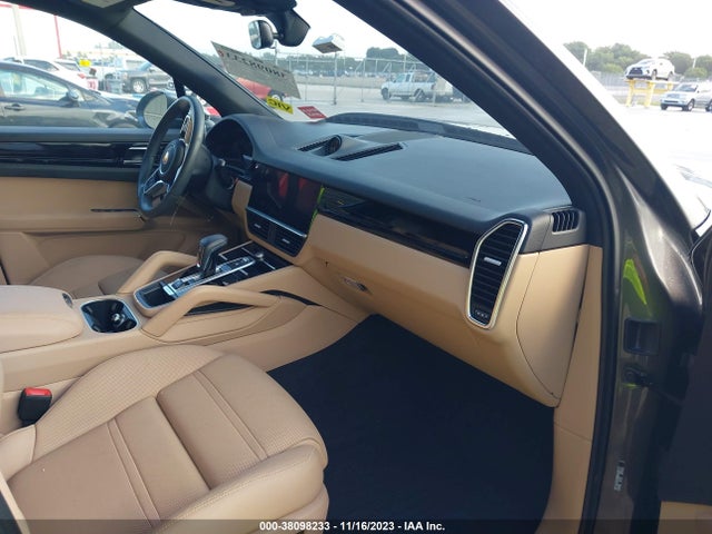 2021 PORSCHE CAYENNE WP1AA2AY8MDA08717 Photo 4