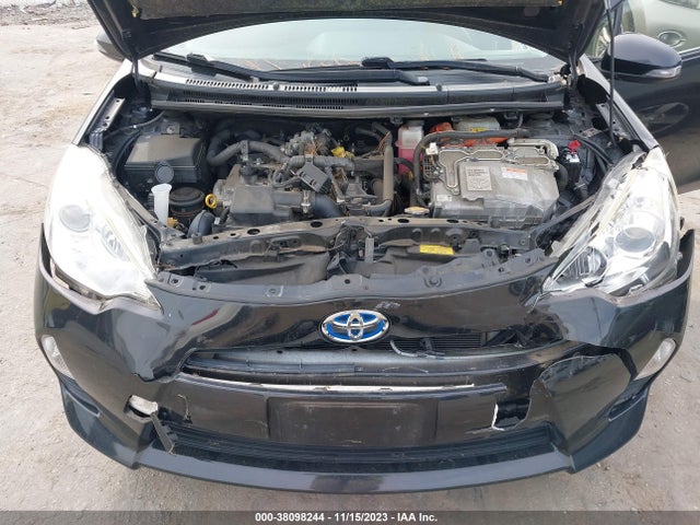 Toyota Prius C Three 2014 JTDKDTB30E1071433 Image 10