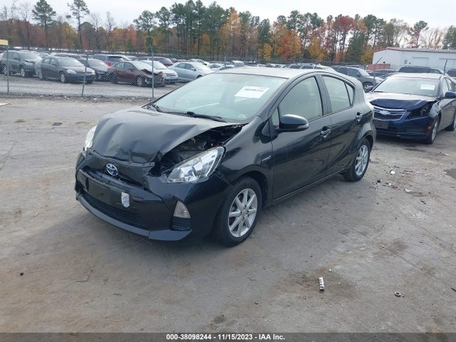 Toyota Prius C Three 2014 JTDKDTB30E1071433 Image 2