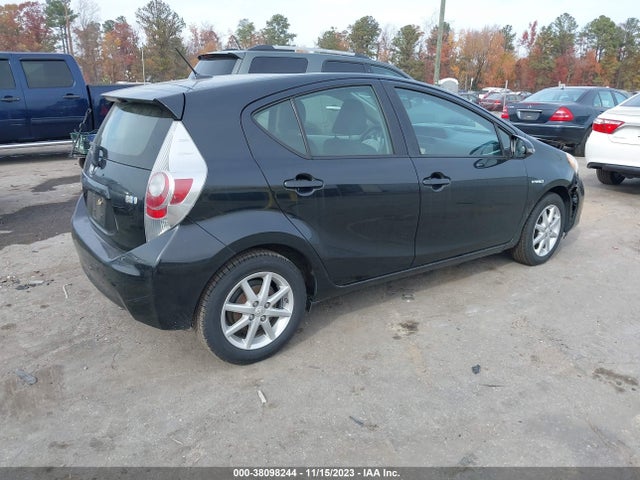 Toyota Prius C Three 2014 JTDKDTB30E1071433 Image 4