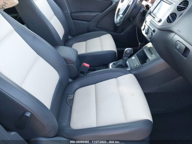WVGSV7AX6HK005682 Volkswagen Tiguan 2.0t Wolfsburg Edition