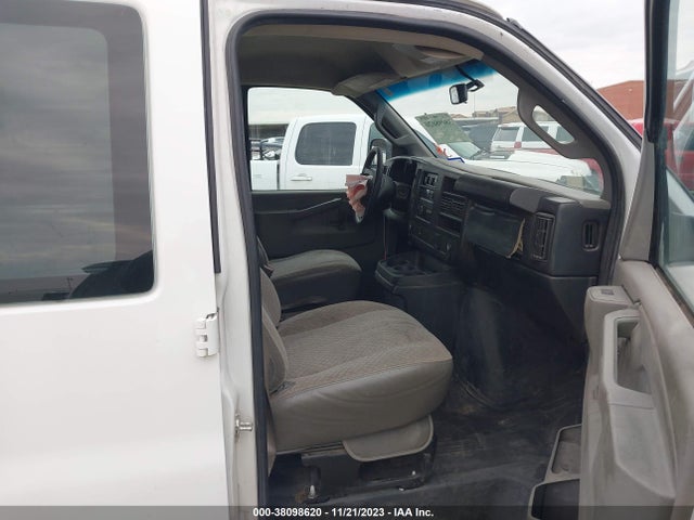 GMC Savana 2500 Work Van 2016 1GTW7AFF5G1309071 Image 5