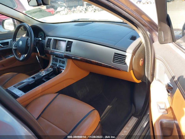 2012 JAGUAR XF SAJWA0HBXCLS36754 Photo 4