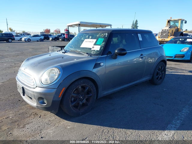 2010 MINI COOPER WMWMF3C58ATZ22084 Photo 1
