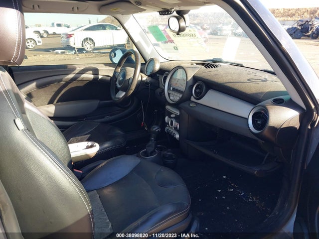 2010 MINI COOPER WMWMF3C58ATZ22084 Photo 4
