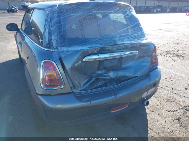 2010 MINI COOPER WMWMF3C58ATZ22084 Photo 5