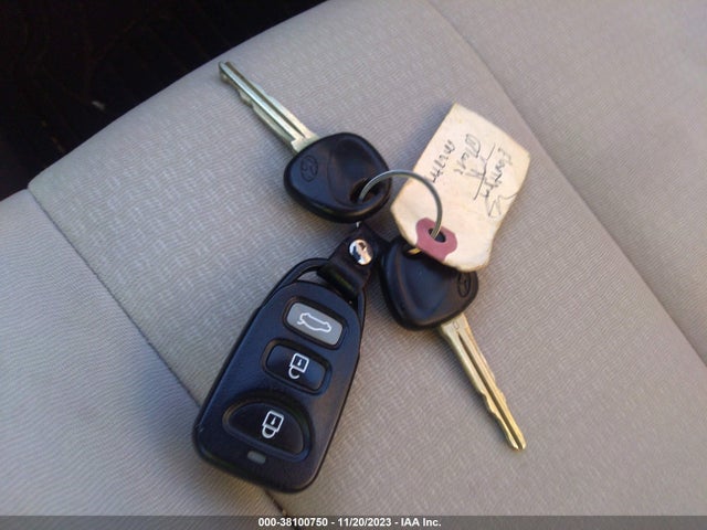 2008 HYUNDAI ELANTRA GLS/SE VIN: KMHDU46D18U528802