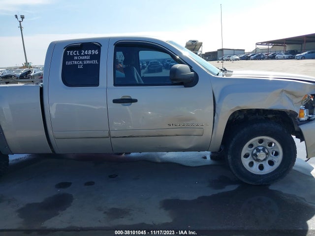 2008 CHEVROLET SILVERADO 1500 LT1 VIN: 2GCEC19C681309357